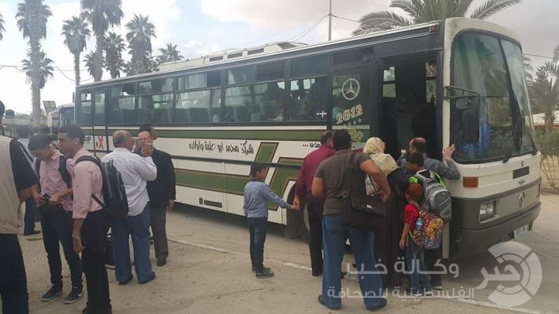 محدث بالصور: وصول مسافرين ومغادرة أربع حافلات في ثالث أيام فتح معبر "رفح" استثنائياً