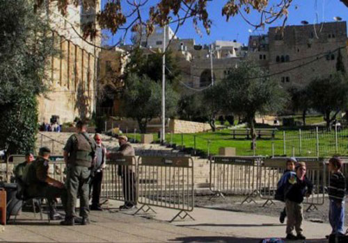 سلطات الاحتلال تغلق المسجد الإبراهيمي بحجة الأعياد اليهودية وتمنع رفع الآذان
