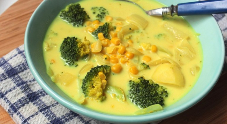 حساء الذرة والقرنبيط