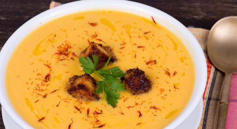 شوربة اليقطين والتفاح والقرفة