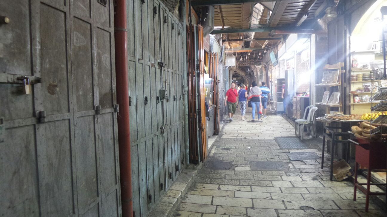 اغلاق نحو 35% من المحلات التجارية في القدس القديمة