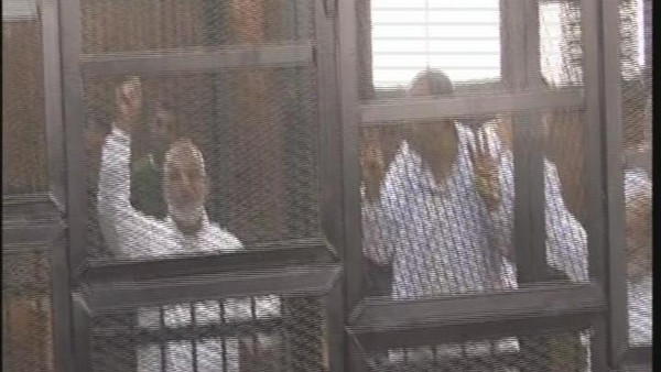 السجن 10 سنوات لبديع والبلتاجي بحريق محاكم الإسماعيلية