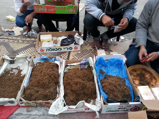 الاحتلال يزعم إحباط محاولة تهريب 3 طن تبغ من الضفة إلى غزة