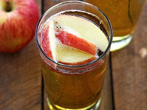 عصير التفاح المنزلي