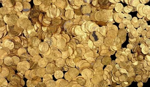 بالصور: اكتشاف كنز ذهبي ضخم في بحر قيساريا بفلسطين يعود للخليفة الفاطمي