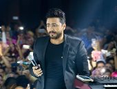 بالصور.. تامر حسنى يشعل حفل تخرج تربية الإسكندرية