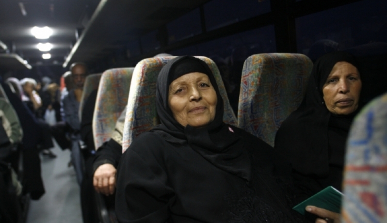 58 من أهالي أسرى غزة يزورون 31 أسيراً بـ"نفحة"