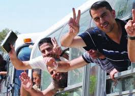 الاحتلال يفرج عن أسير من الخليل