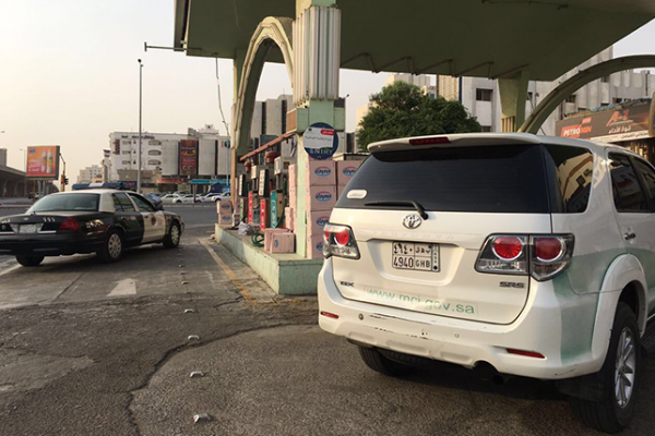 الضابطة الجمركية تغلق محطة محروقات عشوائية في إحدى قرى رام الله