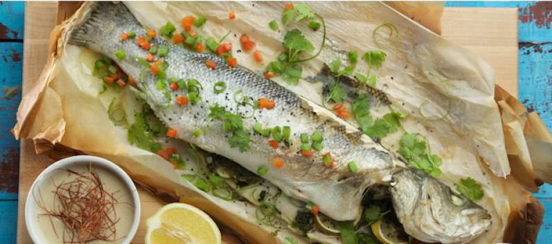 سيدتي : حضّري السمك مع صلصة الثوم بالطحينة