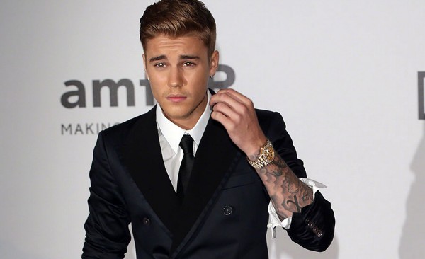 جاستين بيبر يقدّم حفل “Grammy Awards”