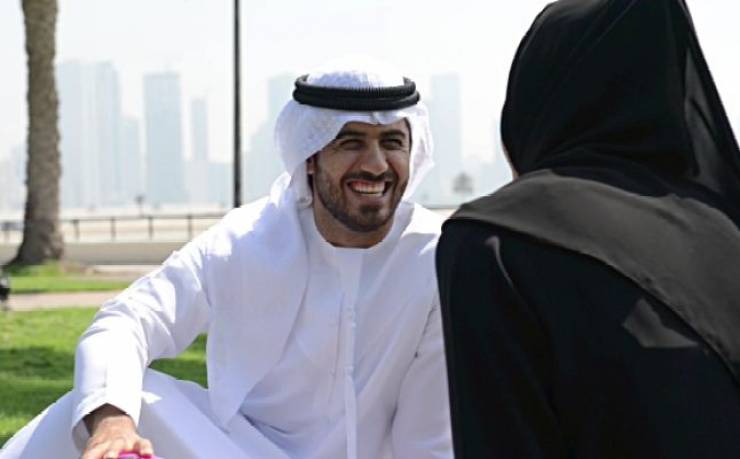 بالفيديو  : هل يجوز تقبيل الزوجة في نهار رمضان؟