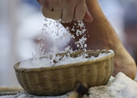 الملح يزيد خطر الإصابة بسرطان المعدة