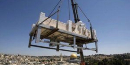 الاحتلال يشرع بنقل معدات تمهيداً لهدم المسجد الأقصى