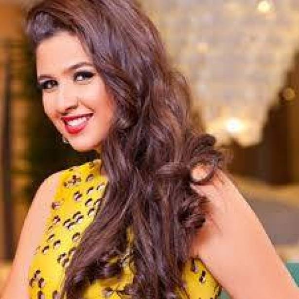 بالصورة : ظهور نادر لياسمين عبد العزيز مع زوجها