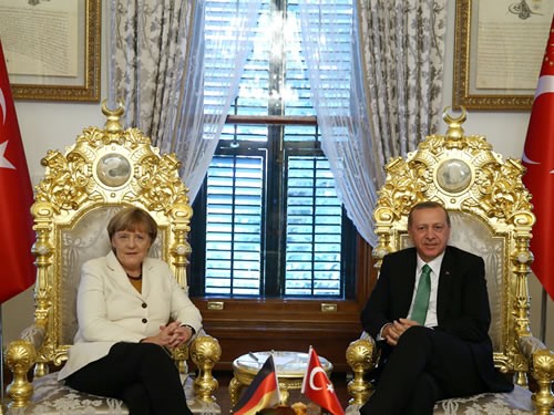 ميركل وأردوغان يدعوان لفرض وقف اطلاق النار بشكل فوري في سوريا