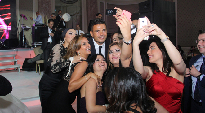 جمهور عمرو دياب غاضب ..والسبب!!