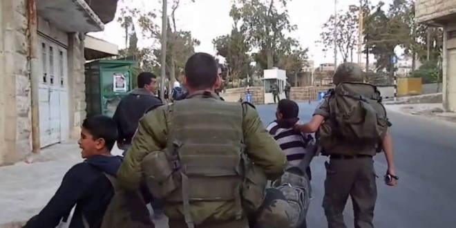 الارتباط الفلسطيني يؤمن الإفراج عن 22 مواطناً