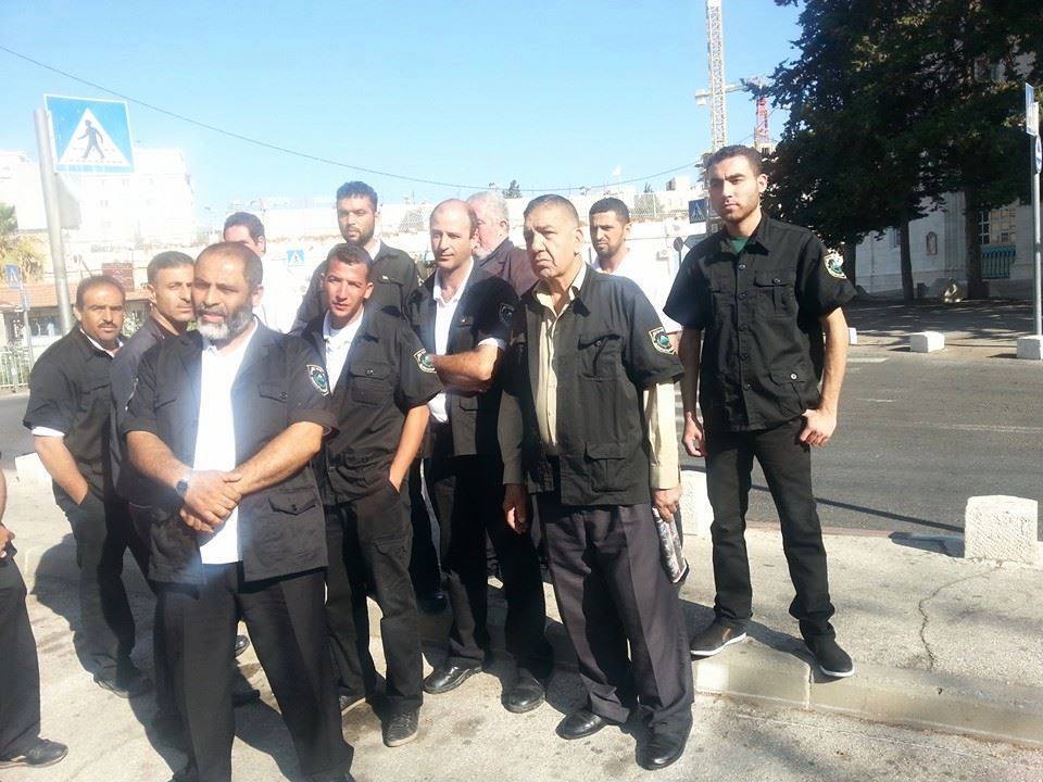 حرّاس الأقصى يصادرون صوراً للهيكل المزعوم وسط اقتحامات جديدة