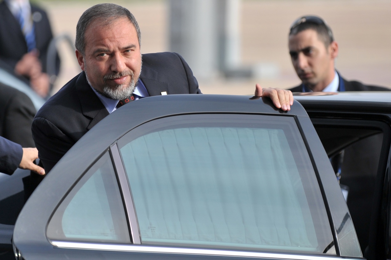 الكابينت يجتمع لمناقشة خطة ليبرمان "العصا والجزرة"