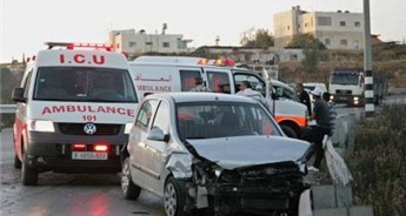 7 إصابات جراء تصادم مركبتين جنوب الخليل