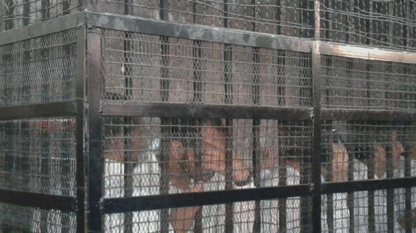 تأجيل محاكمة 738 متهما إخونيا لحين توسيع القفص الزجاجي