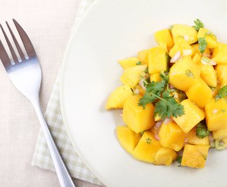 سلطة المانجا مع الكاجو