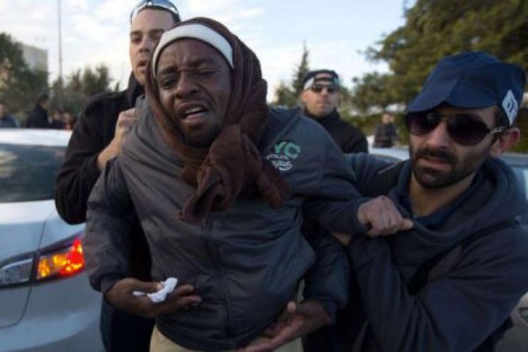 إسرائيل تخيّر اللاجئين الأفارقة بين مغادرة البلاد والسجن