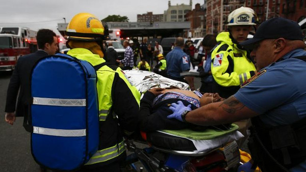 3 قتلى وأكثر من 100 مصاب في تحطم قطار في نيوجيرسي