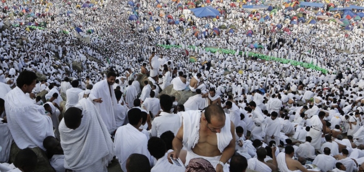 ضيوف الرحمن يبيتون بمنى استعدادا للركن الأعظم