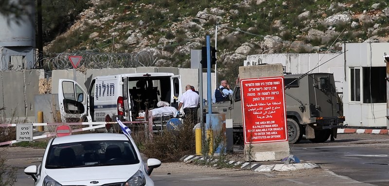 الاحتلال يعتقل شابين على حاجز العسكري في طولكرم