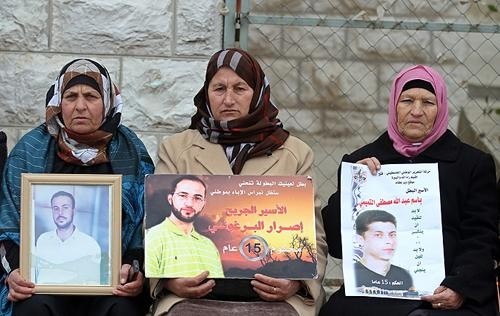 وقفة تضامنية في طولكرم مع الأسرى في سجون الاحتلال