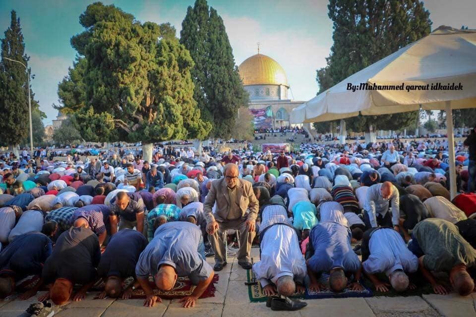 بالصور: 100 ألف فلسطيني يؤدون صلاة عيد الأضحى في المسجد الأقصى