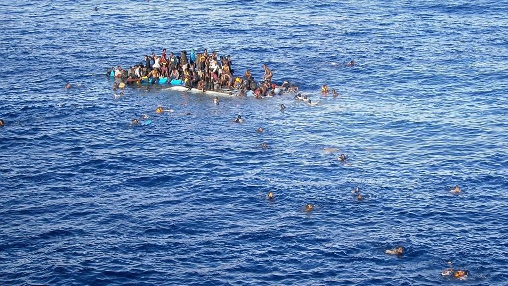 مصرع 25 شخصاً جراء غرق قارب مهاجرين قبالة السواحل الليبية