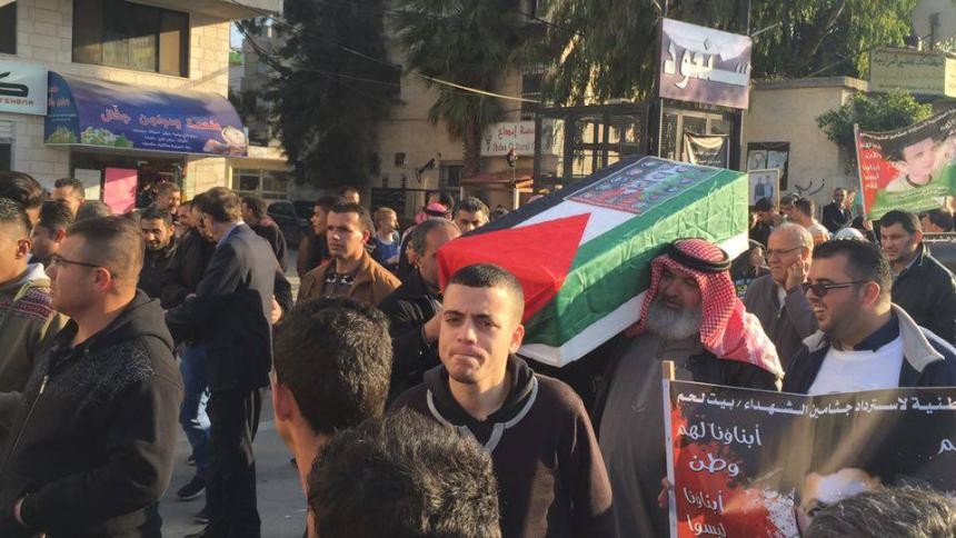 رام الله: اعتصام حاشد للمطالبة باسترداد جثامين الشهداء المحتجزة