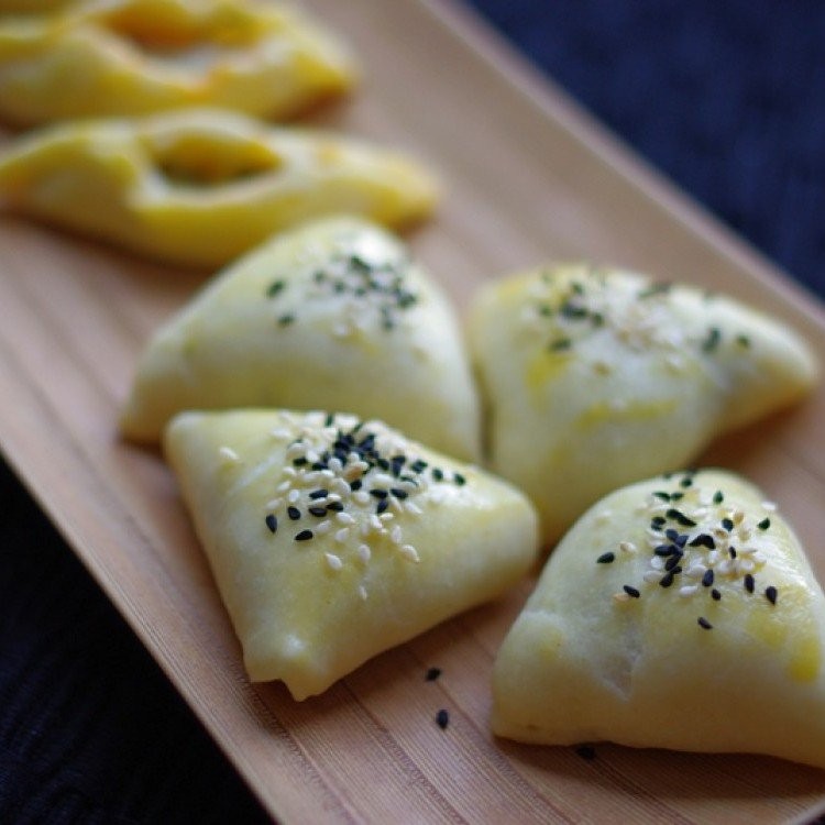 معجنات السبانخ والجبن المميزة