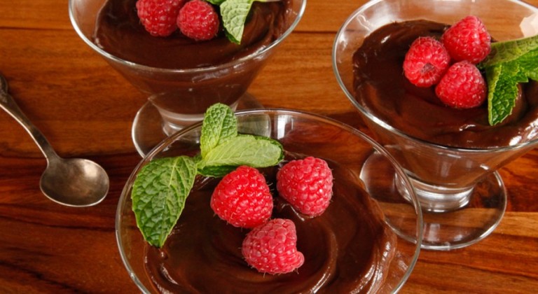 موس الشوكولاتة والأفوكادو