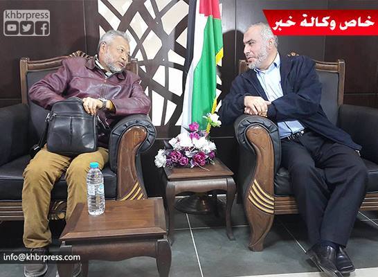 بالصور: ترحيب فلسطيني بوصول السفير الماليزي لغزة عبر معبر رفح