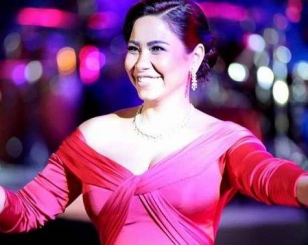 بالفيديو : شيرين تهاجم عمرو دياب للمرة الثالثة: "لو هو هضبة أنا هرم"!!