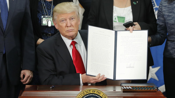 ما الدول العربية التي سيعلق "ترامب" التأشيرات لمواطنيها؟