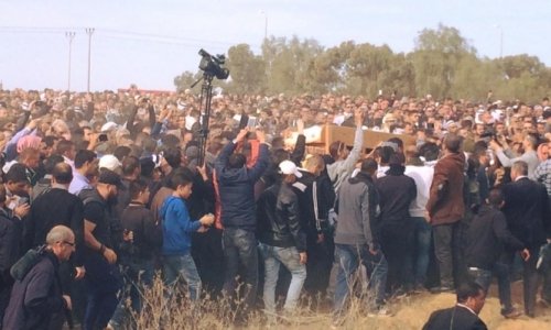 بالصور: جماهير أم الحيران تشيع جثمان الشهيد أبو القيعان