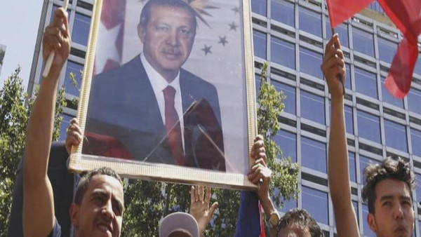 السلطات التركية توقف 3 من كبار رجال الأعمال