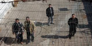 5 أسرى يدخلون عاماً جديداً في سجون الاحتلال