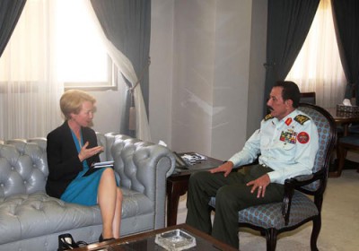 لقاء ويلز مع المستشار العسكري للملك مشعل الزين