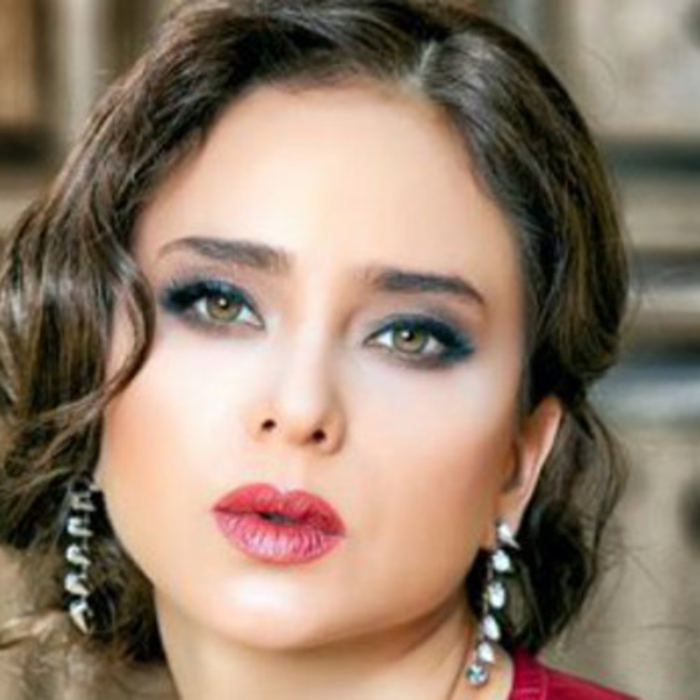 هل إنفصلت نيللي كريم عن زوجها ؟