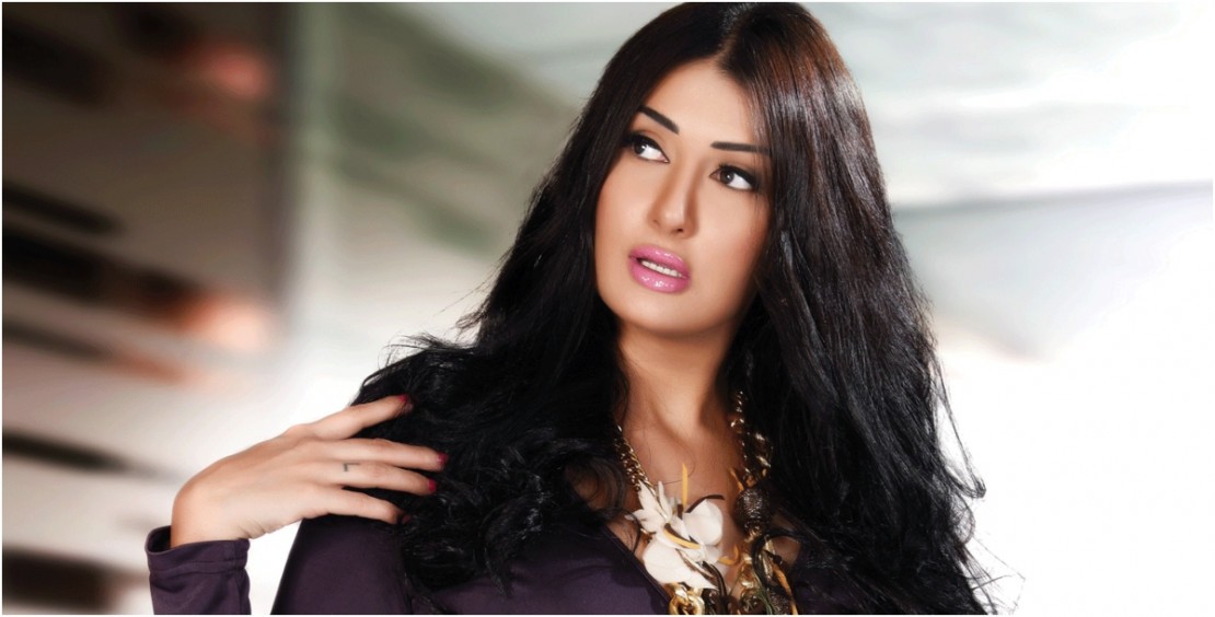 بالصور : إطلالة غادة عبدالرازق مع عمرو أديب تُثير الانتقادات.. ومتابعون: "كفاية بوتوكس"!