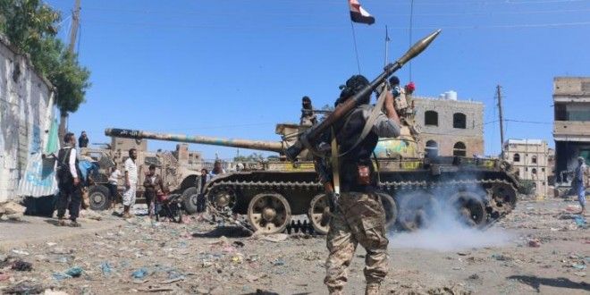 مقتل شخض وإصابة 3 آخرين إثر تفجير انتحاري في عدن