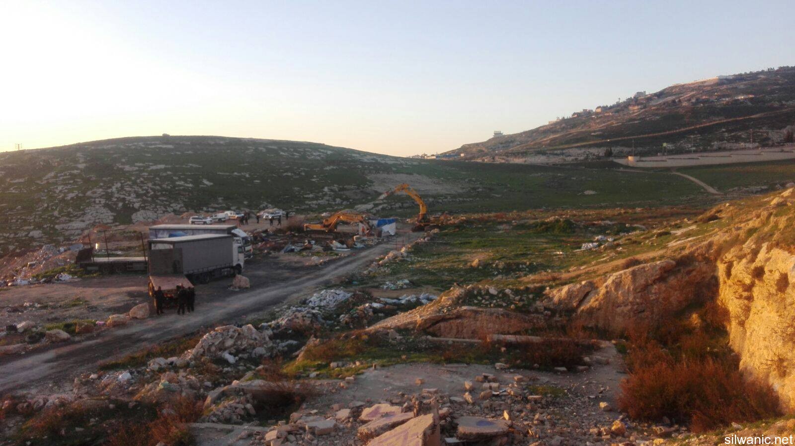 قوات الاحتلال تهدم منشآت وتجرف أراضي في القدس