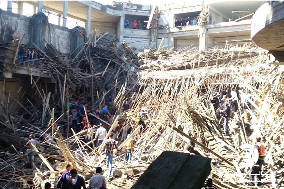 بالصور  ..وفاة مواطن وإصابات بينها خطيرة في انهيار سقف قيد الإنشاء بجامعة الأقصى
