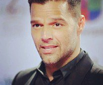 100ألف دولار مقابل قبلتها لريكي مارتن!!